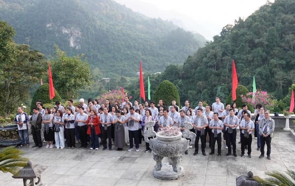 Đoàn tuyên giáo, báo chí TP.HCM tặng quà 2 xã biên giới của tỉnh Cao Bằng Đoàn tuyên giáo, báo chí TP.HCM tặng quà 2 xã biên giới của tỉnh Cao Bằng