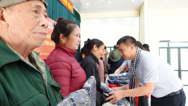 Đoàn tuyên giáo, báo chí TP.HCM tặng quà 2 xã biên giới của tỉnh Cao Bằng Đoàn tuyên giáo, báo chí TP.HCM tặng quà 2 xã biên giới của tỉnh Cao Bằng