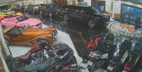 Dàn xe trăm tỷ của đại gia thẩm mỹ viện Mailisa Dàn xe trăm tỷ của đại gia thẩm mỹ viện Mailisa