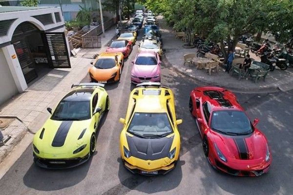 Dàn xe trăm tỷ của đại gia thẩm mỹ viện Mailisa Dàn xe trăm tỷ của đại gia thẩm mỹ viện Mailisa