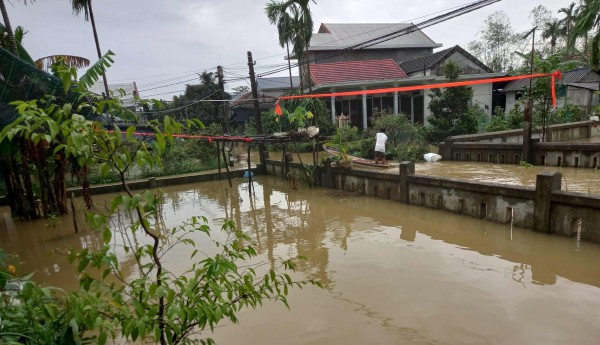 Huế: Lũ sông Bồ đã vượt báo động 3, nhiều vùng đã ngập sâu Huế: Lũ sông Bồ đã vượt báo động 3, nhiều vùng đã ngập sâu