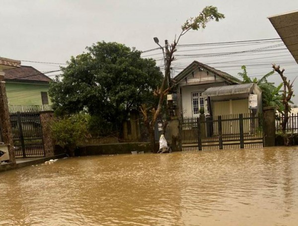 Huế: Lũ sông Bồ đã vượt báo động 3, nhiều vùng đã ngập sâu Huế: Lũ sông Bồ đã vượt báo động 3, nhiều vùng đã ngập sâu