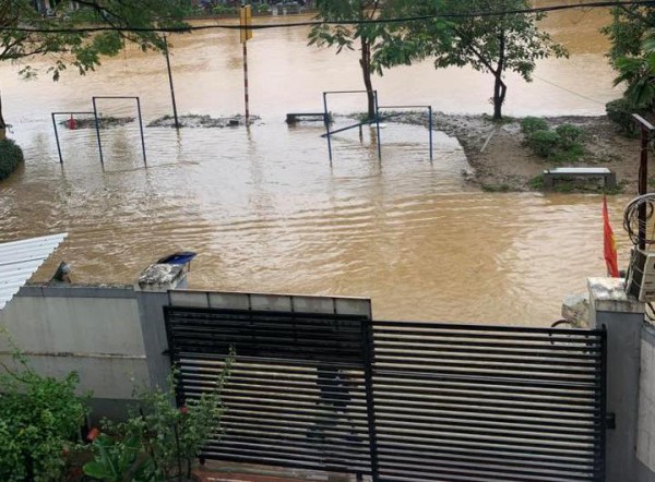 Huế: Lũ sông Bồ đã vượt báo động 3, nhiều vùng đã ngập sâu Huế: Lũ sông Bồ đã vượt báo động 3, nhiều vùng đã ngập sâu