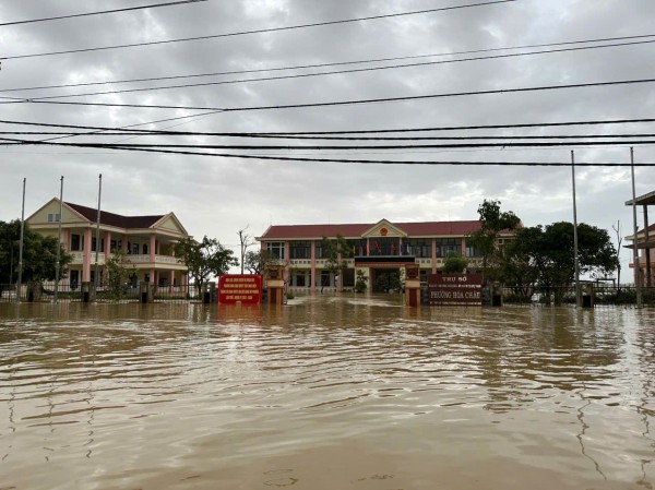 Huế: Lũ sông Bồ đã vượt báo động 3, nhiều vùng đã ngập sâu Huế: Lũ sông Bồ đã vượt báo động 3, nhiều vùng đã ngập sâu