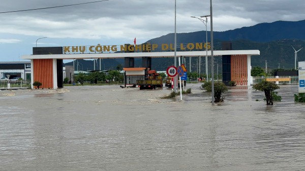 Khánh Hòa: Ngập lụt từ miền núi đến đồng bằng Khánh Hòa: Ngập lụt từ miền núi đến đồng bằng