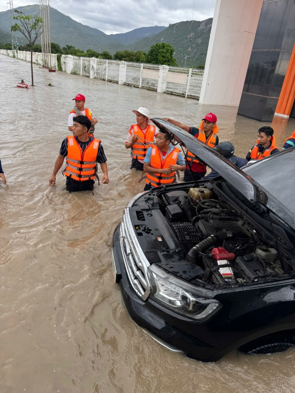 Khánh Hòa: Ngập lụt từ miền núi đến đồng bằng Khánh Hòa: Ngập lụt từ miền núi đến đồng bằng