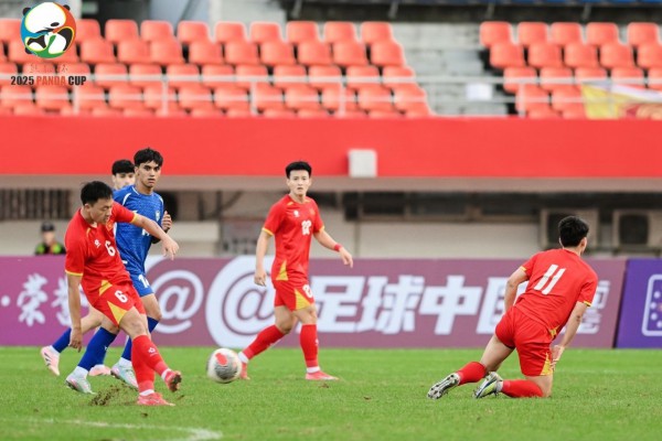 Trung vệ HAGL cao 1,95 m sẵn sàng cùng U.23 Việt Nam đánh bại U.23 Hàn Quốc