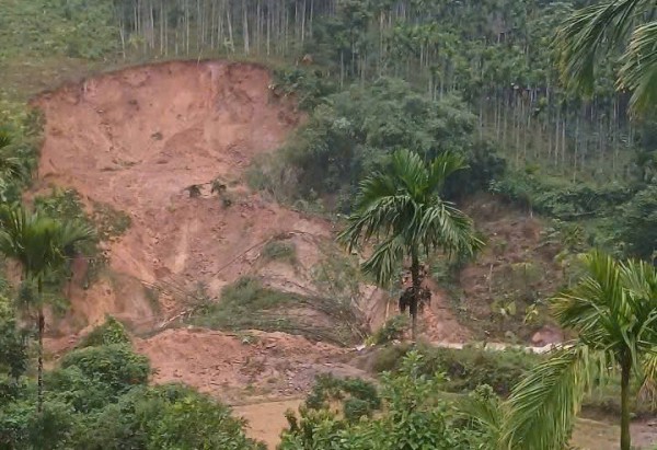 Lũ các sông ở Quảng Ngãi lên nhanh, cảnh báo lũ quét và sạt lở