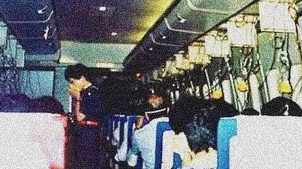 Bức ảnh ám ảnh trong vụ tai nạn máy bay 'tồi tệ nhất mọi thời đại'