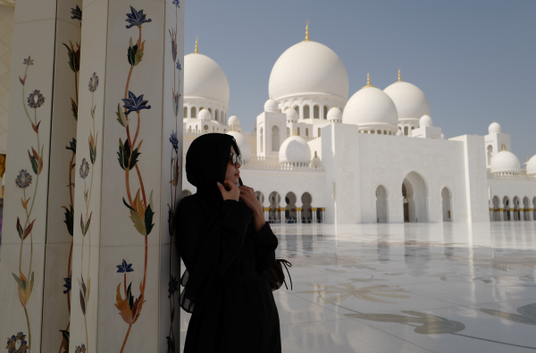 Du khách Việt ngỡ ngàng bước vào 'thế giới siêu thực' ở Abu Dhabi