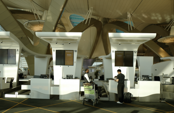 Du khách Việt ngỡ ngàng bước vào 'thế giới siêu thực' ở Abu Dhabi