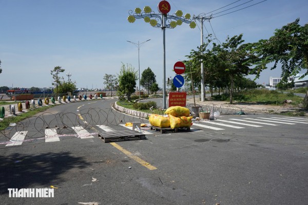 Đồng Tháp: Sạt lở làm kè sông Tiền 'hổng chân', hố sâu xuất hiện trên đường Đồng Tháp: Sạt lở làm kè sông Tiền 'hổng chân', hố sâu xuất hiện trên đường