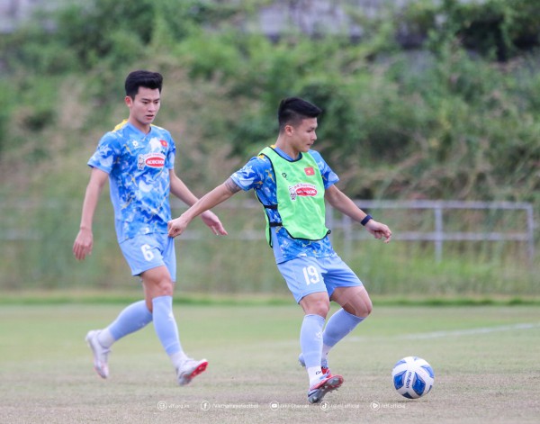 Xuân Son rê bóng, đồng đội trầm trồ ngắm nhìn: Chắc chắn đá trận gặp Lào