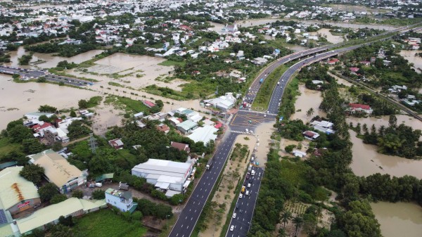 Nha Trang chìm trong biển nước, lũ trên sông Cái tiếp tục dâng cao Nha Trang chìm trong biển nước, lũ trên sông Cái tiếp tục dâng cao