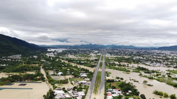 Nha Trang chìm trong biển nước, lũ trên sông Cái tiếp tục dâng cao Nha Trang chìm trong biển nước, lũ trên sông Cái tiếp tục dâng cao