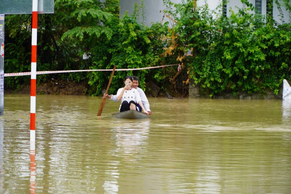 Nha Trang chìm trong biển nước, lũ trên sông Cái tiếp tục dâng cao Nha Trang chìm trong biển nước, lũ trên sông Cái tiếp tục dâng cao