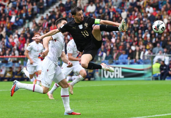 Vắng Ronaldo vì án phạt, Bồ Đào Nha vẫn thắng Armenia với tỷ số kinh ngạc 9-1: Có vé World Cup Vắng Ronaldo vì án phạt, Bồ Đào Nha vẫn thắng Armenia với tỷ số kinh ngạc 9-1: Có vé World Cup