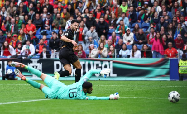 Vắng Ronaldo vì án phạt, Bồ Đào Nha vẫn thắng Armenia với tỷ số kinh ngạc 9-1: Có vé World Cup Vắng Ronaldo vì án phạt, Bồ Đào Nha vẫn thắng Armenia với tỷ số kinh ngạc 9-1: Có vé World Cup