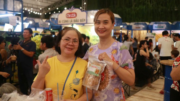 Khai mạc lễ hội ẩm thực cua Cà Mau ở TP.HCM: Ùn ùn thực khách tìm đến Khai mạc lễ hội ẩm thực cua Cà Mau ở TP.HCM: Ùn ùn thực khách tìm đến