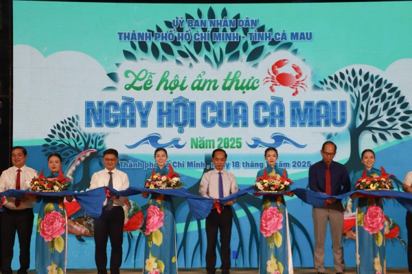 Khai mạc lễ hội ẩm thực cua Cà Mau ở TP.HCM: Ùn ùn thực khách tìm đến Khai mạc lễ hội ẩm thực cua Cà Mau ở TP.HCM: Ùn ùn thực khách tìm đến