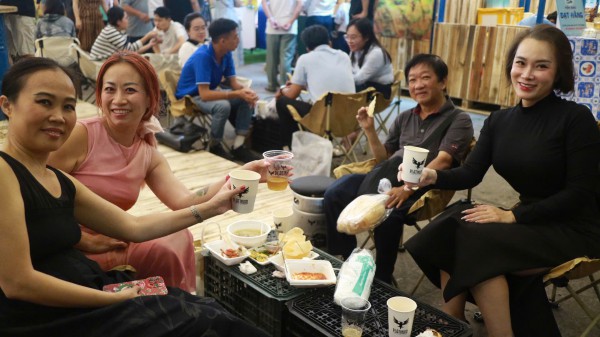 Khai mạc lễ hội ẩm thực cua Cà Mau ở TP.HCM: Ùn ùn thực khách tìm đến Khai mạc lễ hội ẩm thực cua Cà Mau ở TP.HCM: Ùn ùn thực khách tìm đến