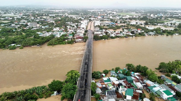 Khánh Hòa: Nước sông Cái Phan Rang dâng cao, nhấn chìm nhiều khu dân cư