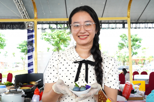 Ngỡ ngàng chè cua Cà Mau: Món 'nghe sợ' nhưng ăn vào… mê luôn Ngỡ ngàng chè cua Cà Mau: Món 'nghe sợ' nhưng ăn vào… mê luôn