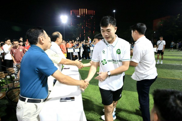 Công Phượng, Xuân Trường và Minh Vương lan tỏa cảm xúc mạnh mẽ ở giải sinh viên UEH Công Phượng, Xuân Trường và Minh Vương lan tỏa cảm xúc mạnh mẽ ở giải sinh viên UEH