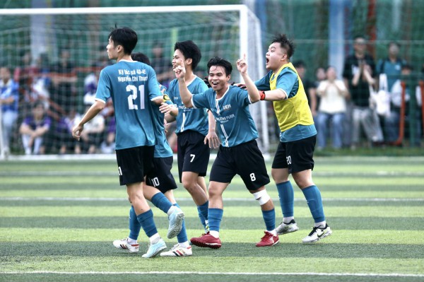 Công Phượng, Xuân Trường và Minh Vương lan tỏa cảm xúc mạnh mẽ ở giải sinh viên UEH Công Phượng, Xuân Trường và Minh Vương lan tỏa cảm xúc mạnh mẽ ở giải sinh viên UEH