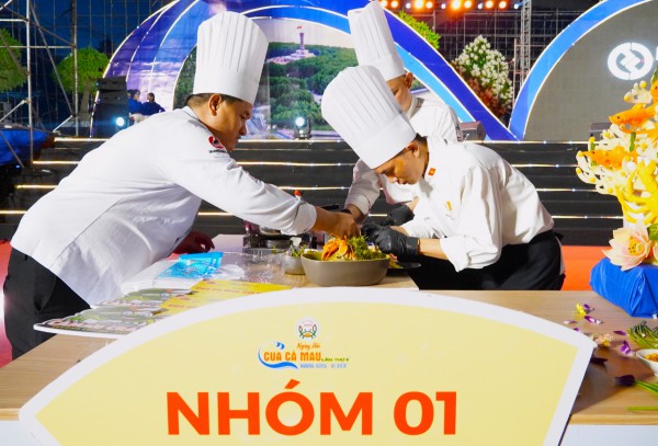 Đại tiệc ẩm thực: Hơn 100 món ngon từ cua Cà Mau kết hợp nguyên liệu 34 tỉnh thành Đại tiệc ẩm thực: Hơn 100 món ngon từ cua Cà Mau kết hợp nguyên liệu 34 tỉnh thành