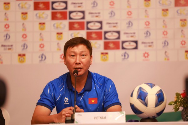 Mới: HLV Kim Sang-sik chắc chắn dùng Xuân Son đấu Lào, mong anh ghi 1 bàn giúp Việt Nam chiến thắng