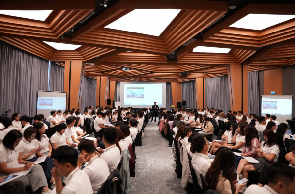 Văn Phú được vinh danh Top 100 nơi làm việc tốt nhất Việt Nam 2025