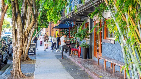 Phố đêm ở quận 4 cũ bất ngờ vào top 10 con đường hấp dẫn nhất thế giới