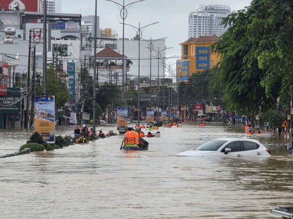 Tổng lực ứng phó ngập lụt lịch sử
