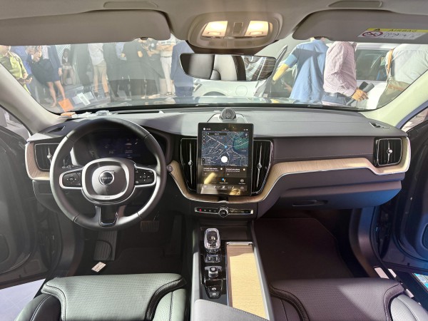 Volvo XC60 và S90 bản nâng cấp giá từ 2,3 tỉ đồng tại Việt Nam