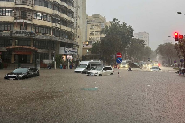 Cấp thiết giải quyết ngập lụt: Khi nào Hà Nội thoát cảnh   'sống chung với ngập'?