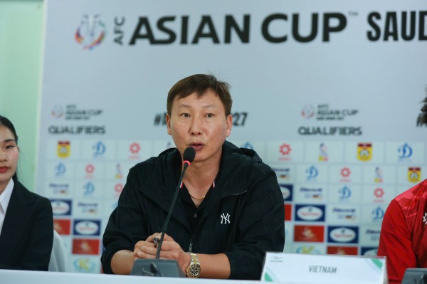 HLV Kim Sang-sik thở dài: ‘Đội tuyển Việt Nam đã phân tích kỹ Lào, vậy mà vẫn…’