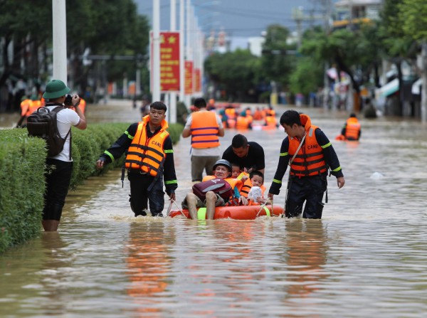 Cấp thiết giải quyết ngập lụt: Vì sao phố biển Nha Trang cứ mưa là ngập?