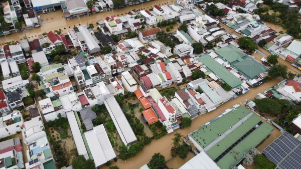 Cấp thiết giải quyết ngập lụt: Vì sao phố biển Nha Trang cứ mưa là ngập?