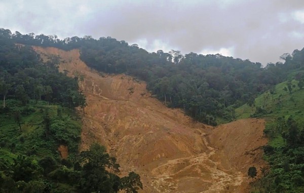 Sạt lở 'bủa vây' vùng cao TP.Đà Nẵng: Núi liên tục phát ra tiếng nổ lớn