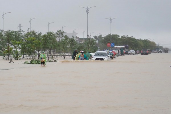 Nha Trang mênh mông biển nước vì lũ chồng lũ