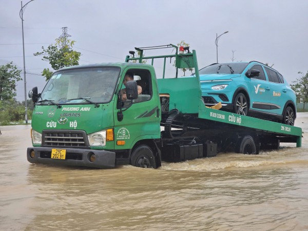 Nha Trang mênh mông biển nước vì lũ chồng lũ