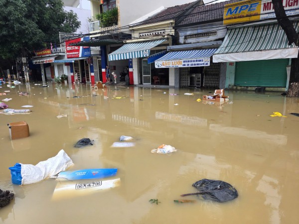 Nha Trang mênh mông biển nước vì lũ chồng lũ