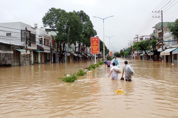 Nha Trang mênh mông biển nước vì lũ chồng lũ