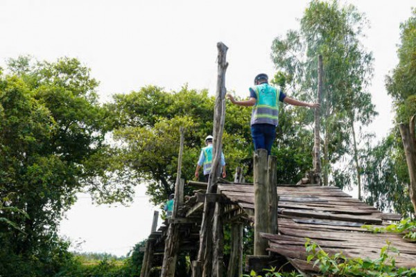 Báo Thanh Niên khánh thành cây cầu mơ ước tại vùng biên giới Giang Thành Báo Thanh Niên khánh thành cây cầu mơ ước tại vùng biên giới Giang Thành