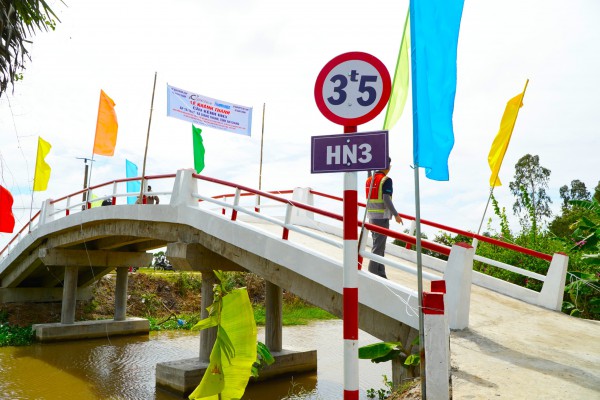 Báo Thanh Niên khánh thành cây cầu mơ ước tại vùng biên giới Giang Thành Báo Thanh Niên khánh thành cây cầu mơ ước tại vùng biên giới Giang Thành