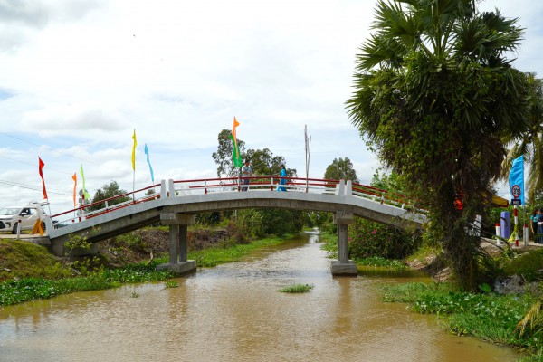 Báo Thanh Niên khánh thành cây cầu mơ ước tại vùng biên giới Giang Thành Báo Thanh Niên khánh thành cây cầu mơ ước tại vùng biên giới Giang Thành