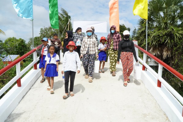 Báo Thanh Niên khánh thành cây cầu mơ ước tại vùng biên giới Giang Thành Báo Thanh Niên khánh thành cây cầu mơ ước tại vùng biên giới Giang Thành