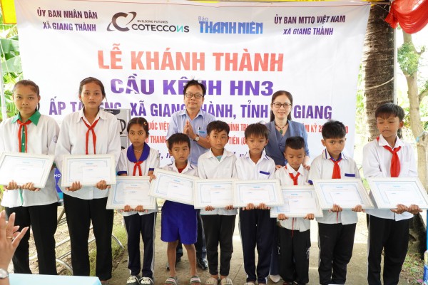 Báo Thanh Niên khánh thành cây cầu mơ ước tại vùng biên giới Giang Thành Báo Thanh Niên khánh thành cây cầu mơ ước tại vùng biên giới Giang Thành
