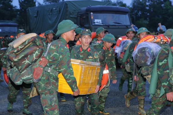 Vào rốn ngập Hòa Thịnh, Sư đoàn 315 cùng dân vực dậy sau lũ dữ Vào rốn ngập Hòa Thịnh, Sư đoàn 315 cùng dân vực dậy sau lũ dữ